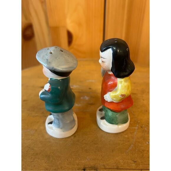 Vintage Asian Man Salt and Pepper Shakers (8559) - Picture 2 of 7